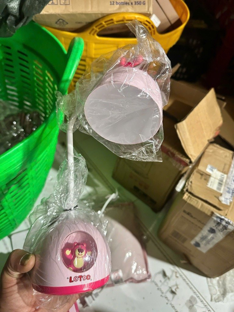 Đèn Học Để Bàn LED Mini Gấu Dâu Lotso Dễ Thương (Tích Hợp Đèn Ngủ & Cổ Uốn 360 Độ)
- Ảnh 2